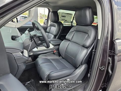 New 2027 Lincoln Navigator Premiere RWD image 8
