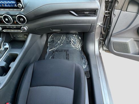 Used 2025 Nissan Sentra SV FWD image 17
