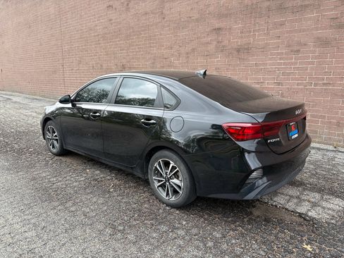 Used 2023 Kia Forte LXS w/ LXS Technology Package image 3