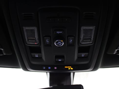 Used 2021 GMC Yukon XL Denali AWD/4WD image 18