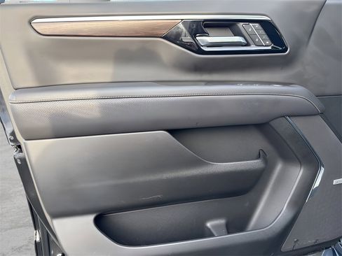 Used 2025 Chevrolet Tahoe Premier image 24