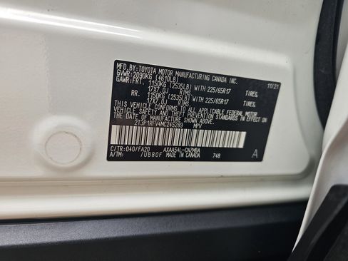 Used 2021 Toyota RAV4 XLE w/ Convenience Package image 27