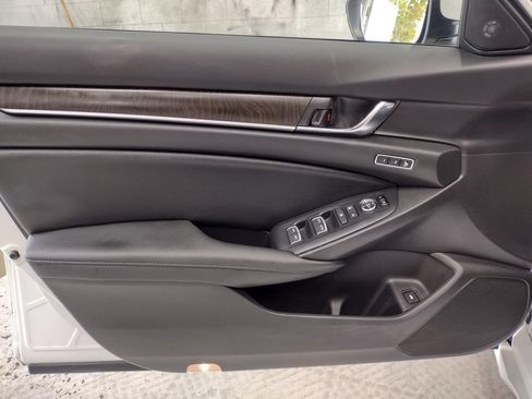 Used 2020 Honda Accord Touring image 18
