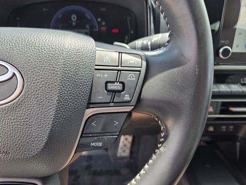 Used 2025 Toyota Camry SE FWD image 32