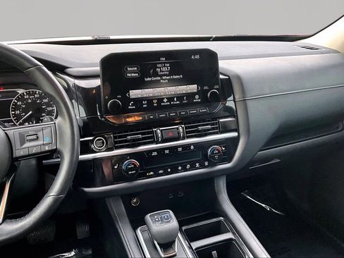 Used 2022 Nissan Pathfinder SL image 9