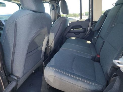 Used 2025 Jeep Wrangler Unlimited Sahara w/ Safety Group AWD/4WD image 12