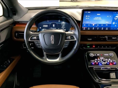 Used 2022 Lincoln Nautilus Reserve image 10