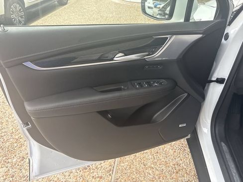 Certified 2026 Cadillac XT5 Premium Luxury w/ LPO, Blue Accent Package FWD image 23