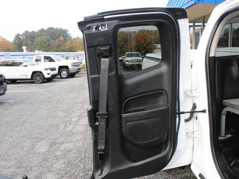 Used 2022 Chevrolet Colorado LT w/ Fleet Safety Package image 15