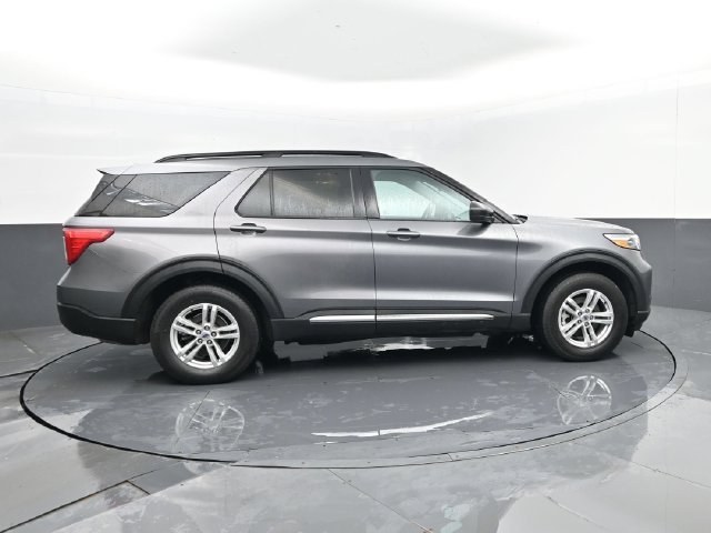 Used 2022 Ford Explorer XLT AWD/4WD image 4