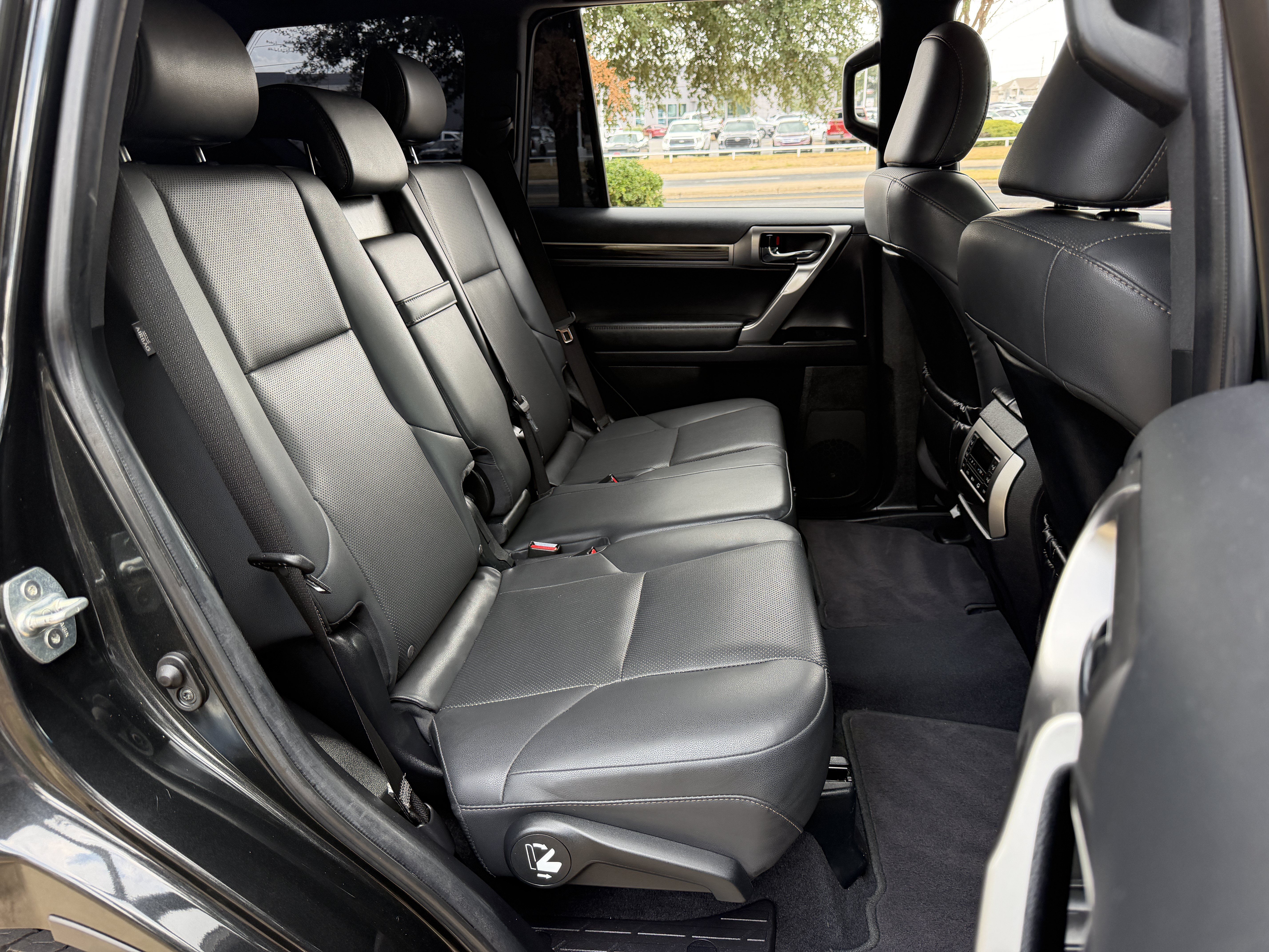 Used 2022 Lexus GX 460 Premium w/ Premium Package AWD/4WD image 19