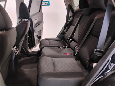 Used 2019 Nissan Rogue SV image 43