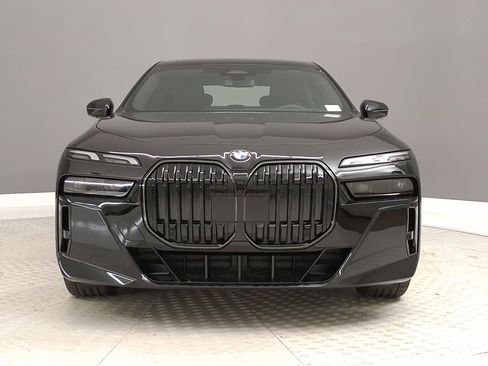 New 2026 BMW 740i w/ Premium Package image 4