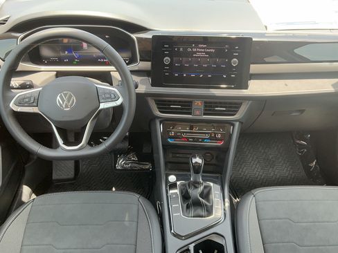 New 2026 Volkswagen Taos SE FWD image 17