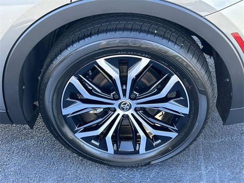 Used 2026 Toyota Crown XLE image 12