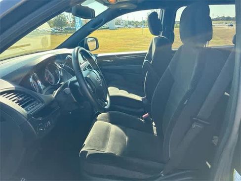 Used 2019 Dodge Grand Caravan SE image 11