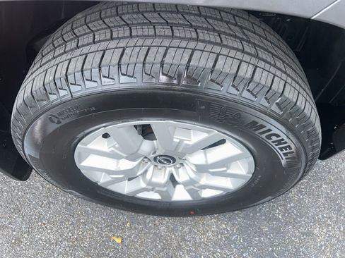 Used 2023 Nissan Frontier SV w/ SV Convenience Package image 4