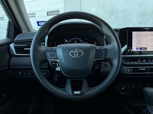 Used 2025 Toyota Camry LE image 31