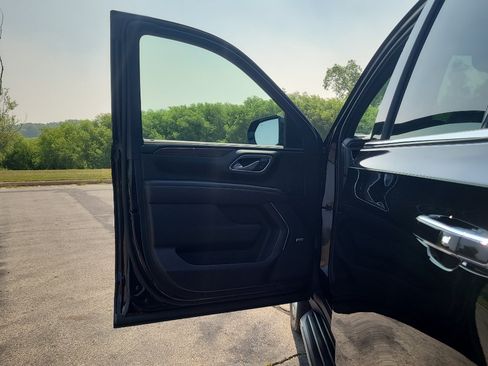 Used 2023 Chevrolet Tahoe High Country AWD/4WD image 10