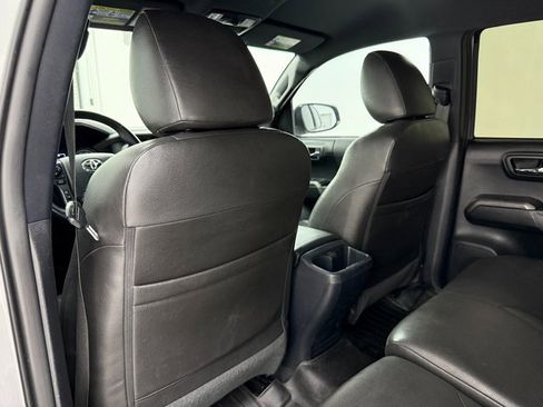 Used 2017 Toyota Tacoma TRD Off-Road w/ Tow Package (A/T) image 30