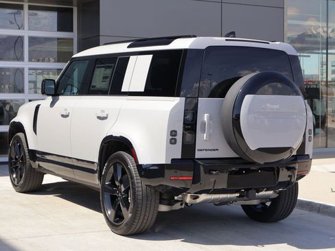 New 2026 Land Rover Defender 110 X-Dynamic SE image 8