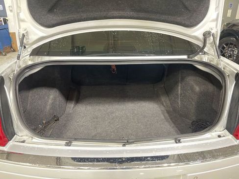 Used 2005 Chrysler 300 C w/ Protection Group II image 22