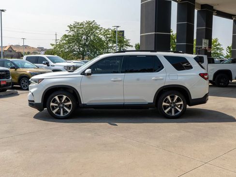 Used 2024 Honda Pilot Touring image 4