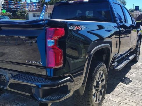 Used 2021 Chevrolet Silverado 2500 Custom w/ Custom Value Package image 5