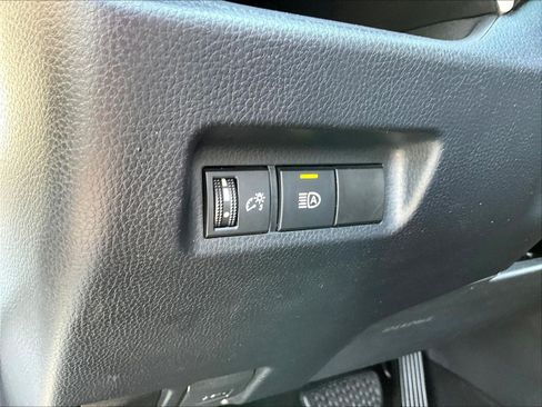 Used 2019 Toyota RAV4 XLE FWD image 37