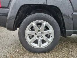 Used 2012 Jeep Liberty Limited w/ Tire & Wheel Group AWD/4WD image 10