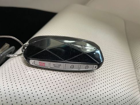 Used 2025 Genesis G70 2.5T image 22