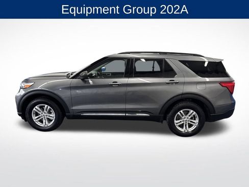 Certified 2022 Ford Explorer XLT w/ Equipment Group 202A image 3