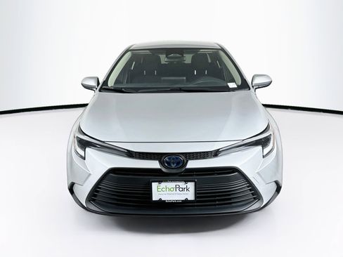 Used 2023 Toyota Corolla LE FWD image 2