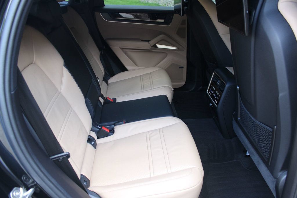 Used 2025 Porsche Cayenne Coupe AWD/4WD image 28