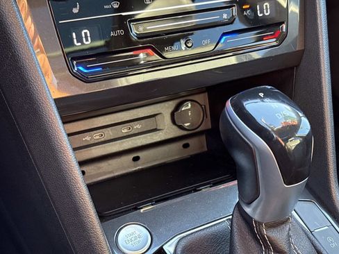 Certified 2022 Volkswagen Tiguan SE w/ Panoramic Sunroof Package image 20