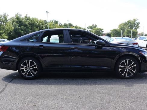 Used 2025 Volkswagen Jetta Sport FWD image 4