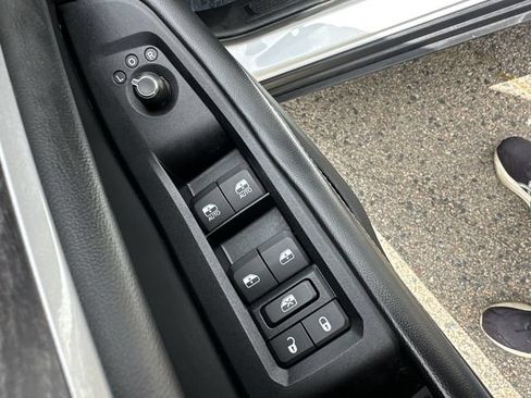 Used 2023 Jeep Grand Cherokee L Limited w/ Black Appearance Package AWD/4WD image 28