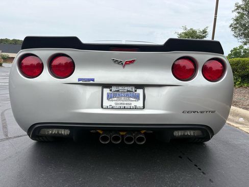 Used 2006 Chevrolet Corvette Coupe w/ Preferred Equipment Group RWD image 11
