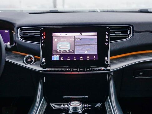 Certified 2024 Jeep Wagoneer L Series II w/ Flexible Seating Group image 14