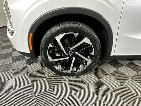 Used 2022 Mitsubishi Outlander SE AWD/4WD image 36