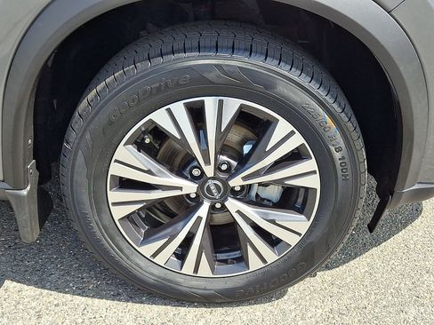 Used 2023 Nissan Rogue SV AWD/4WD image 9