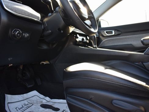 Used 2022 Jeep Compass Latitude image 8