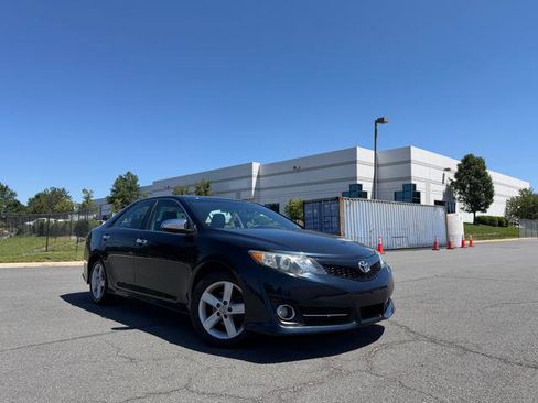 Used 2012 Toyota Camry SE FWD image 2