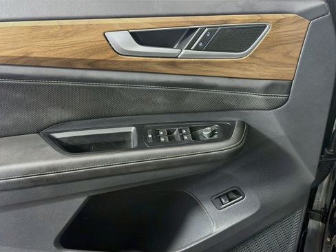 Used 2025 Volkswagen Atlas SE FWD image 15