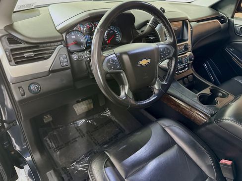 Used 2020 Chevrolet Suburban LT w/ Luxury Package RWD image 22