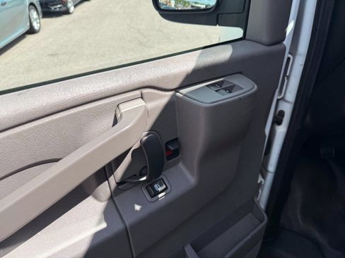 Used 2017 GMC Savana 3500 LS RWD image 18