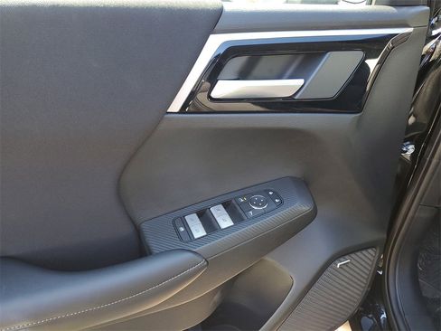 New 2026 Mitsubishi Outlander ES image 18