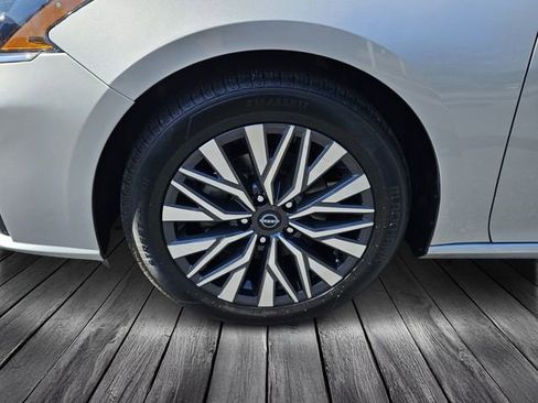 Used 2024 Nissan Altima 2.5 SV image 9