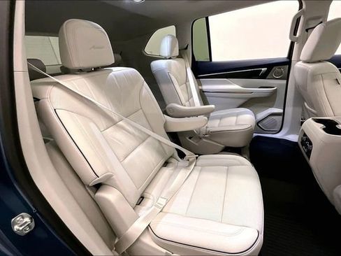 Used 2025 Buick Enclave Avenir w/ Super Cruise Package image 25