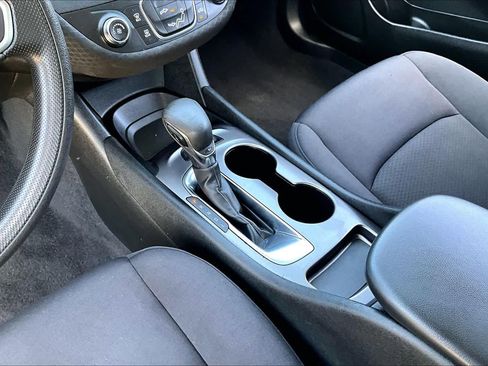 Used 2022 Chevrolet Malibu LS FWD image 17